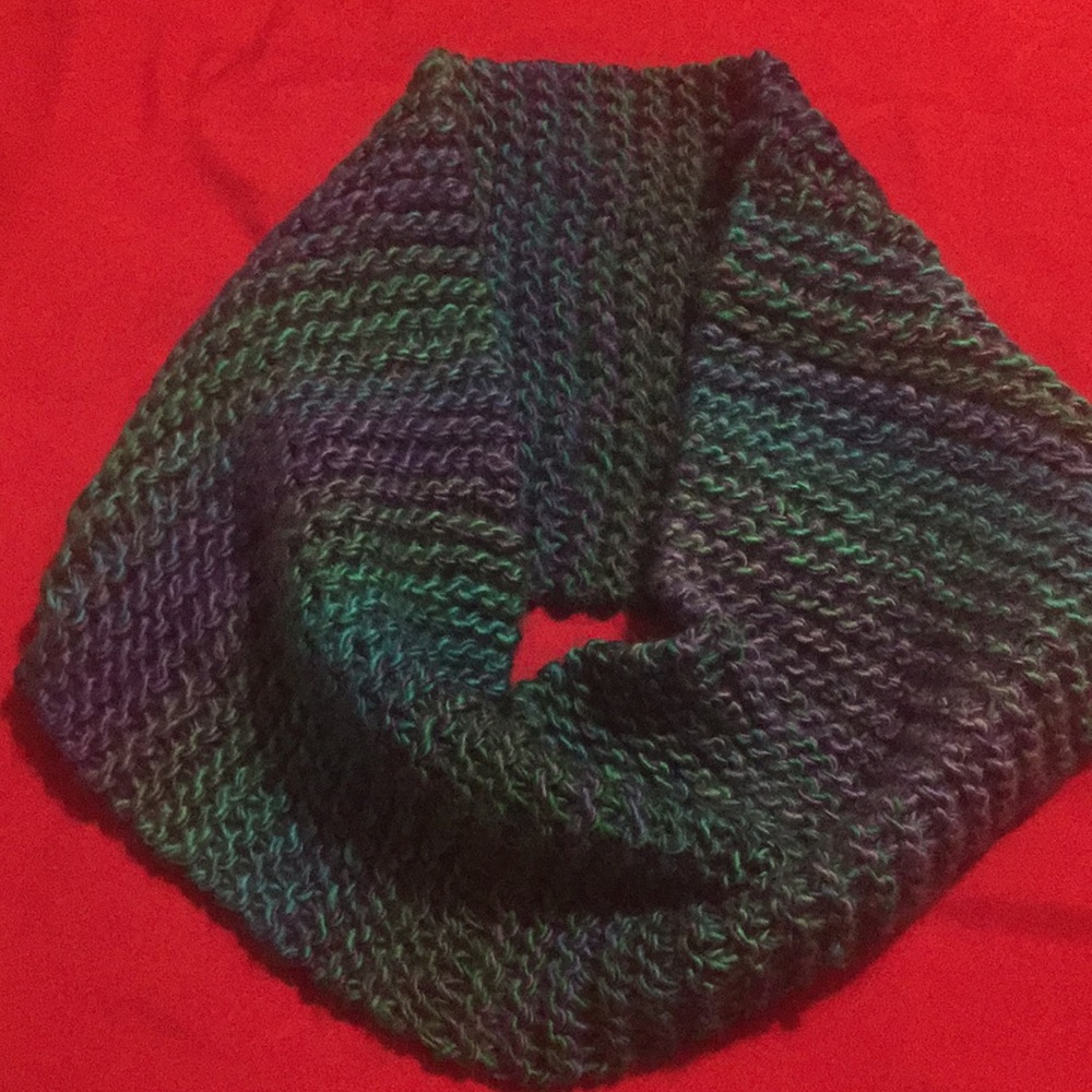 ❄️Women’s Infinity Scarf ❄️ - Picture 2 of 3